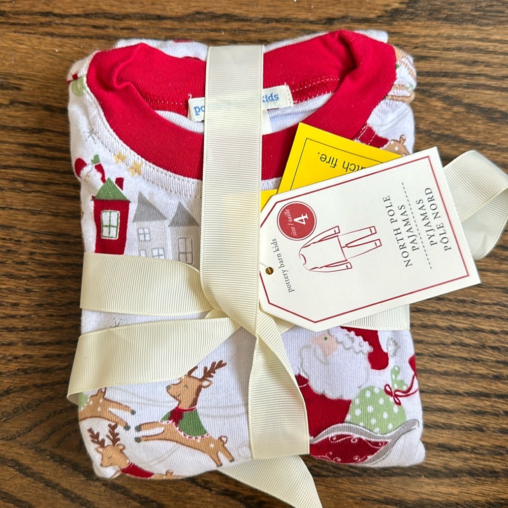 Pottery barn kids Christmas Pajamas Sz 4 NEW